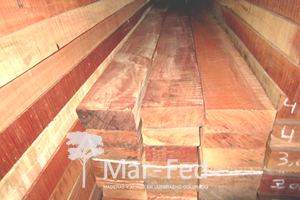 Vigas aserradas de quebracho, producto de Mar-Fed